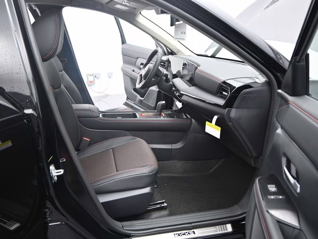 2026 Super Black Nissan Kicks SR FWD SUV
