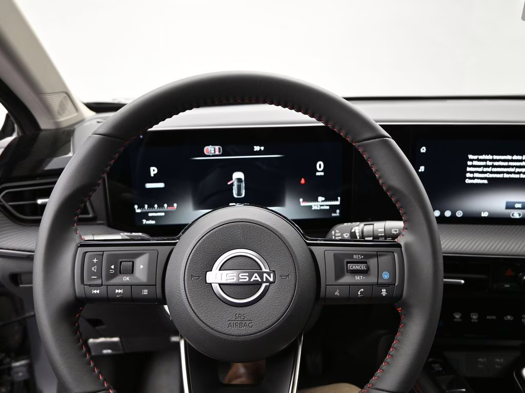 2026 Gun Metallic/Scarlet Ember Tintcoat Nissan Kicks SR FWD SUV