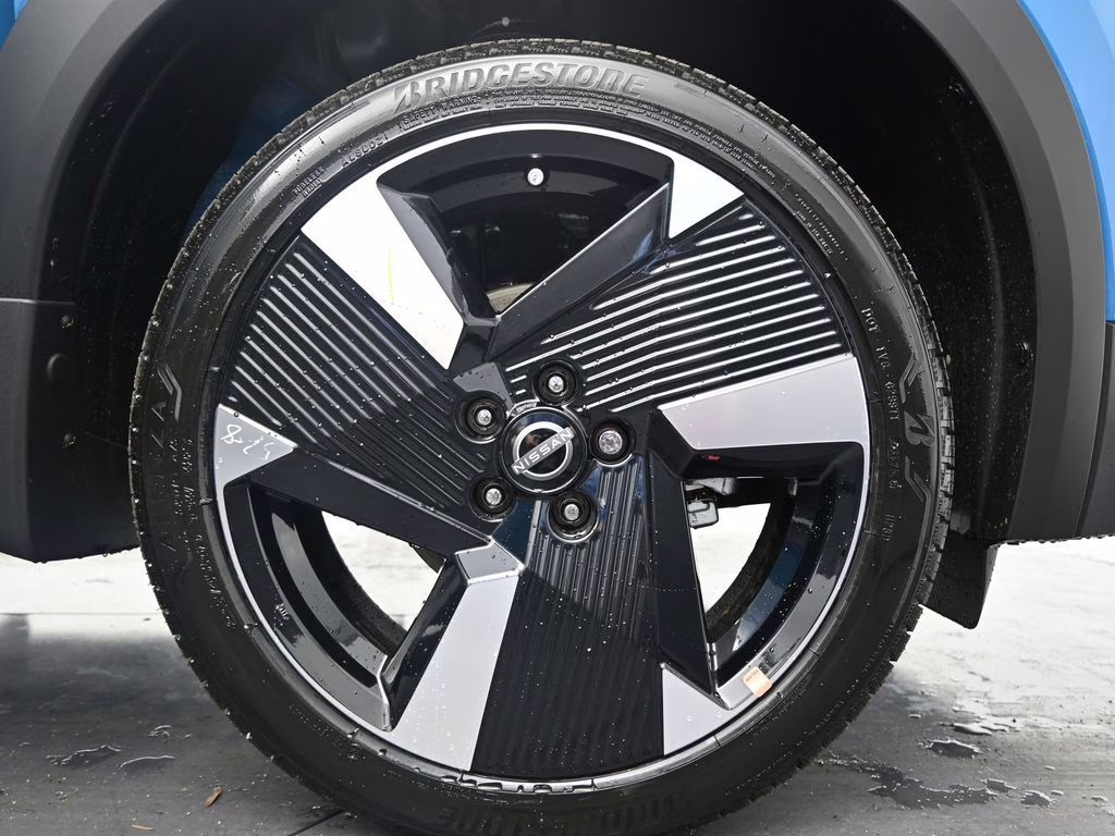 2026 Arctic Ice Blue/Black Nissan Kicks SR FWD SUV