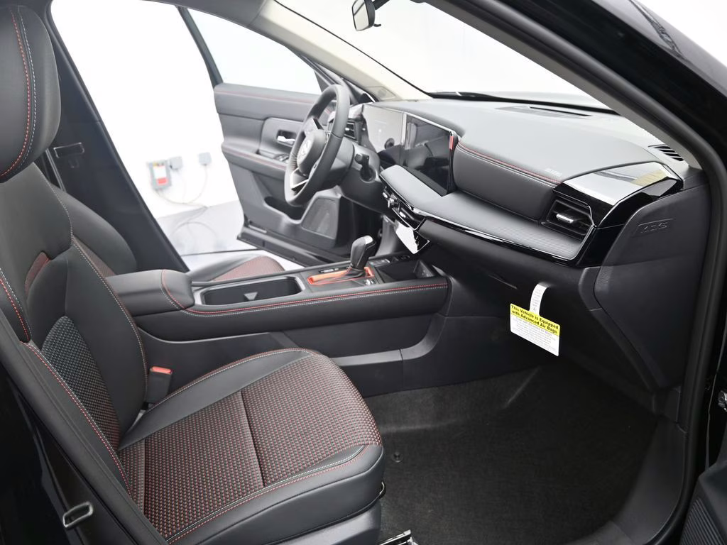 2026 Super Black Nissan Kicks SR FWD SUV