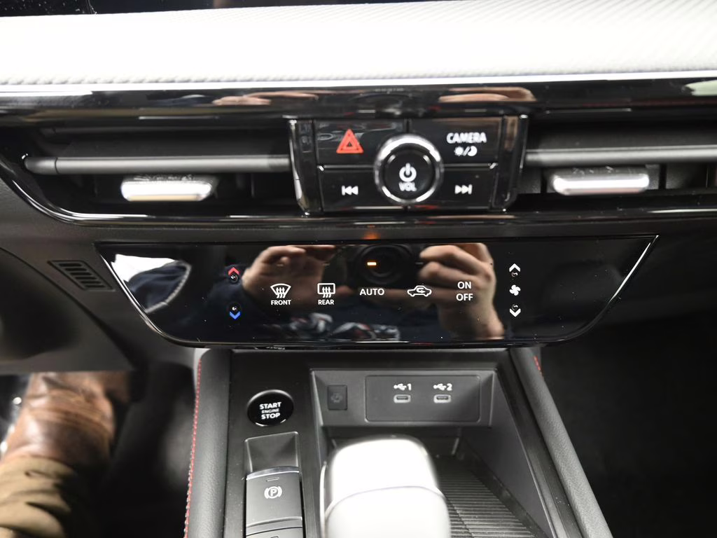 2026 Aspen White/Super Black Nissan Kicks SR FWD SUV