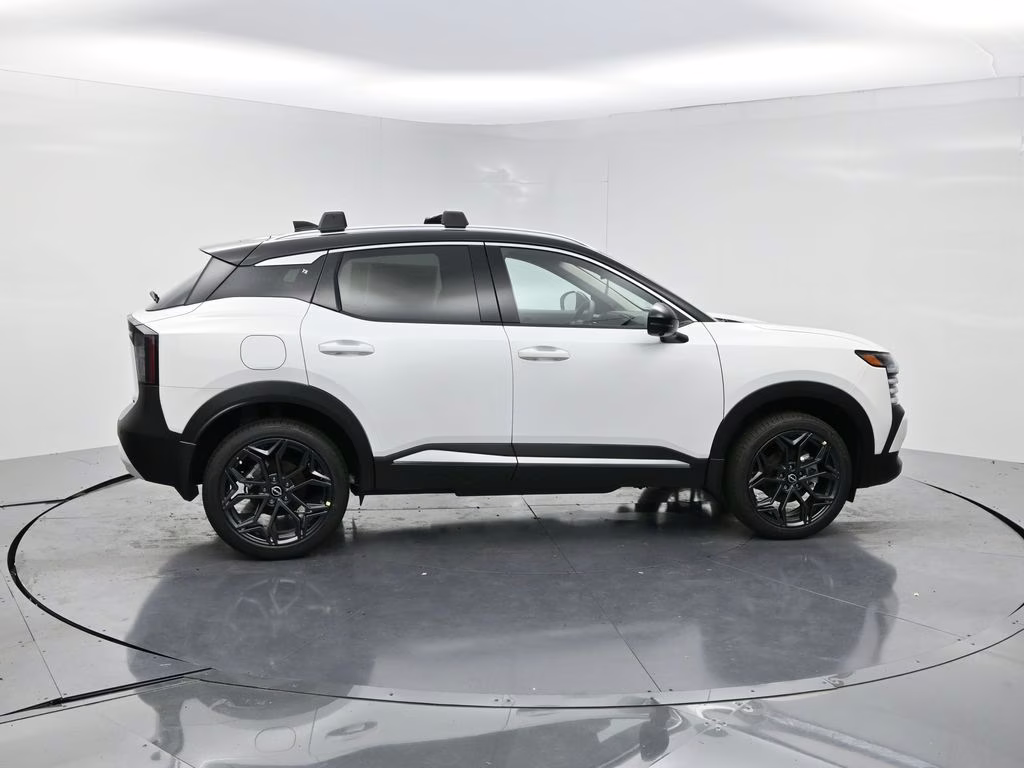 2026 Aspen White/Super Black Nissan Kicks SR FWD SUV