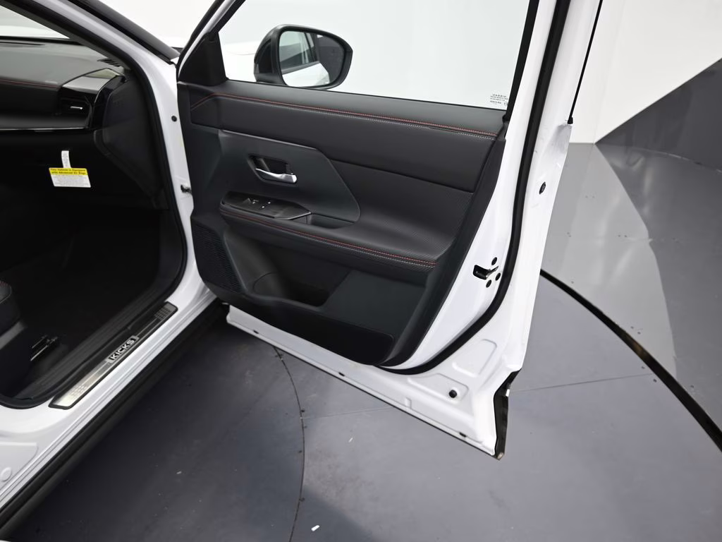 2026 Aspen White/Super Black Nissan Kicks SR FWD SUV