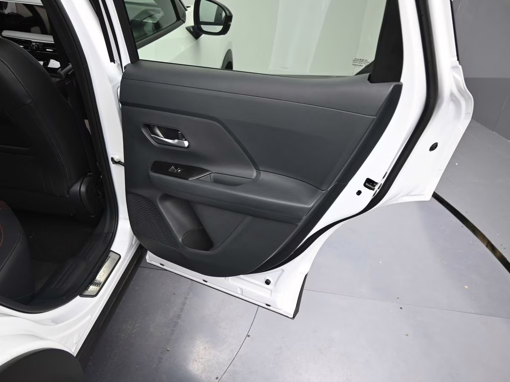 2026 Aspen White/Super Black Nissan Kicks SR FWD SUV