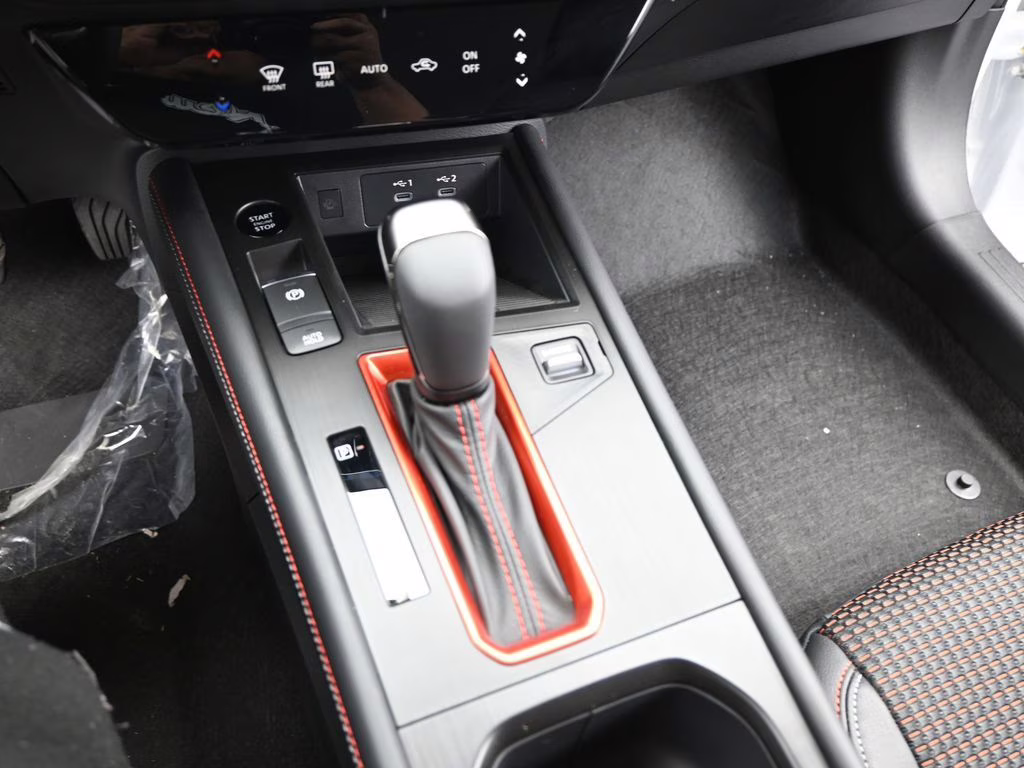 2026 Aspen White Tricoat Nissan Kicks SR FWD SUV