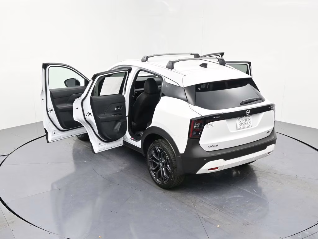 2026 Aspen White Tricoat Nissan Kicks SR FWD SUV