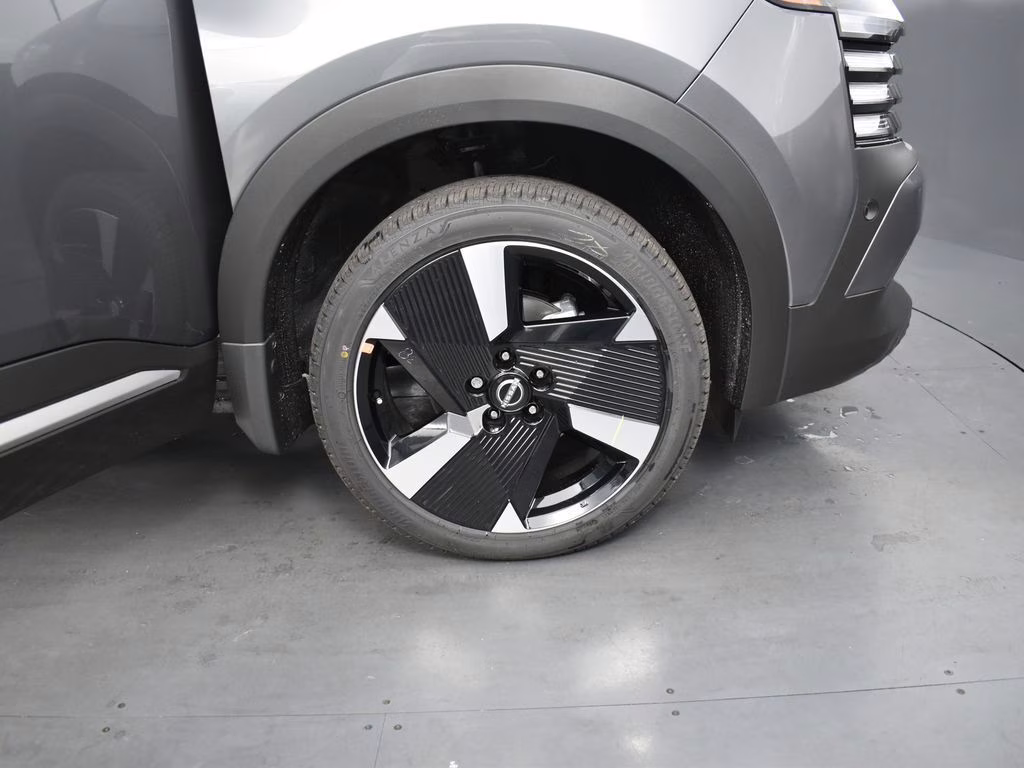 2026 Gun Metallic/Scarlet Ember Tintcoat Nissan Kicks SR FWD SUV