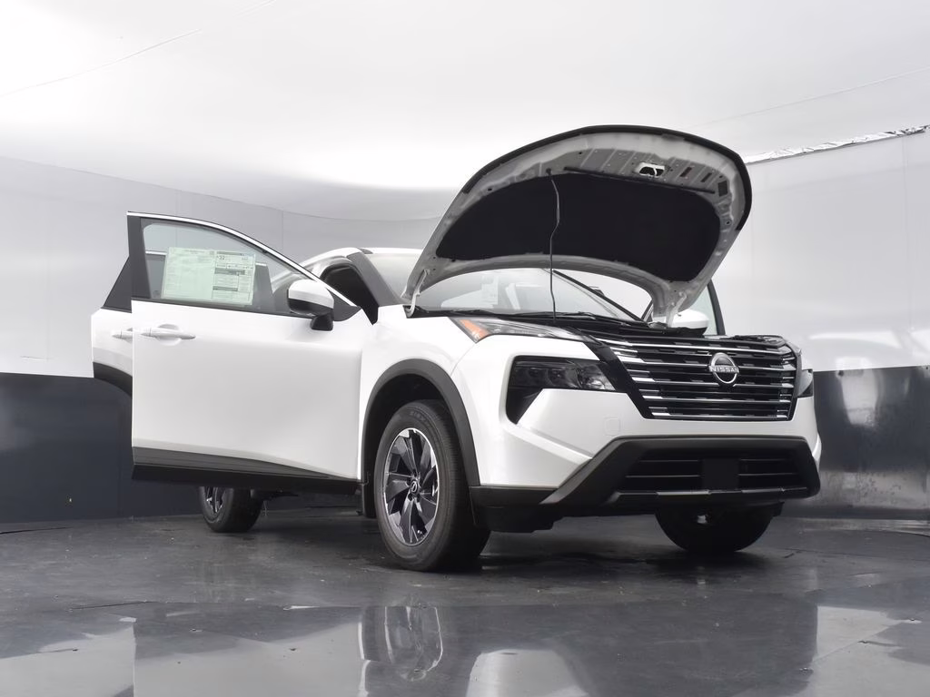 2026 Everest White Pearl Tricoat Nissan Rogue SV FWD SUV