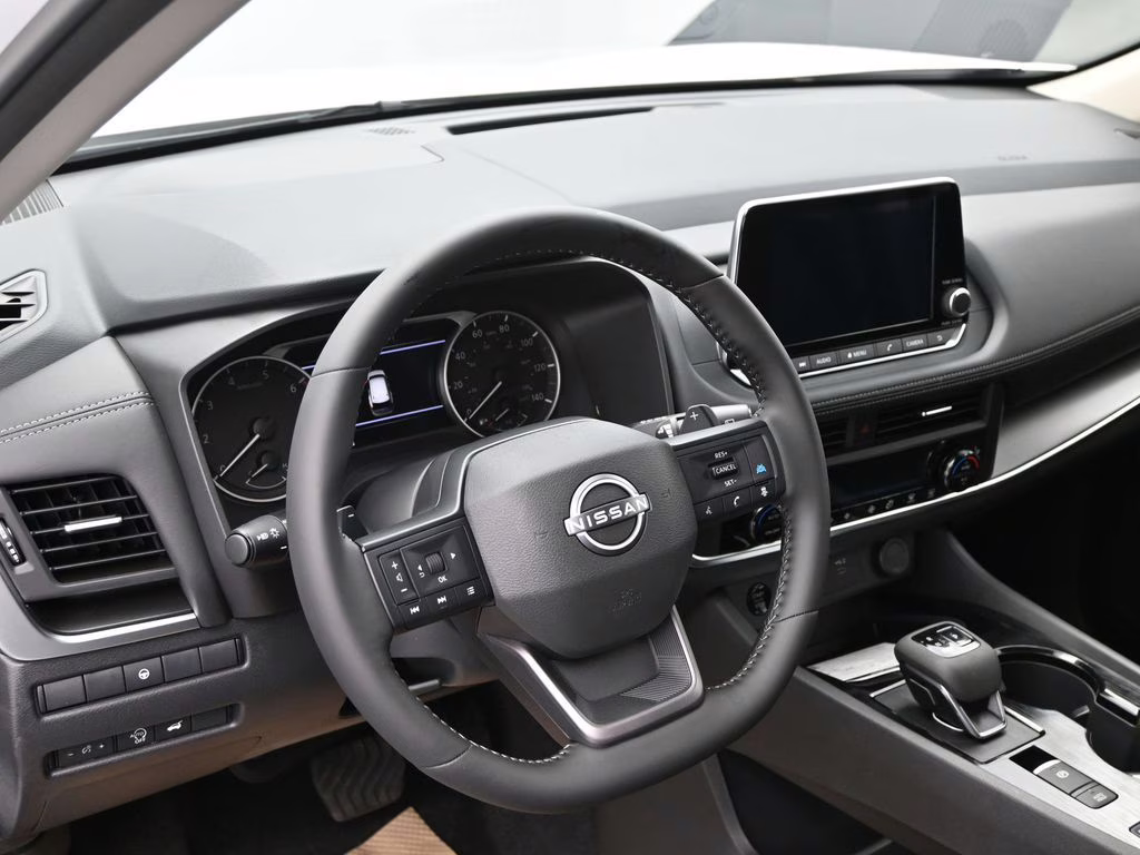 2026 Everest White Pearl Tricoat Nissan Rogue SV FWD SUV