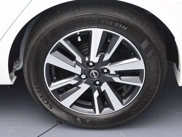 2025 Aspen White Tricoat Nissan Versa 1.6 SV FWD Sedan