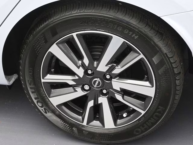 2025 Gray Sky Pearl Nissan Versa 1.6 SV FWD Sedan