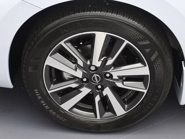 2025 Gray Sky Pearl Nissan Versa 1.6 SV FWD Sedan