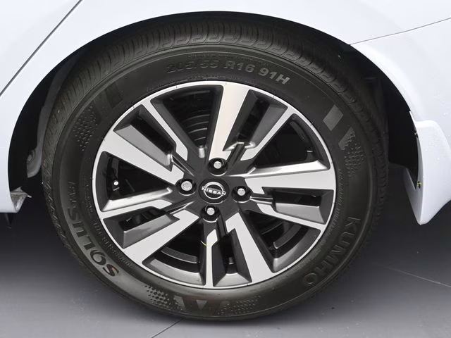 2025 Gray Sky Pearl Nissan Versa 1.6 SV FWD Sedan