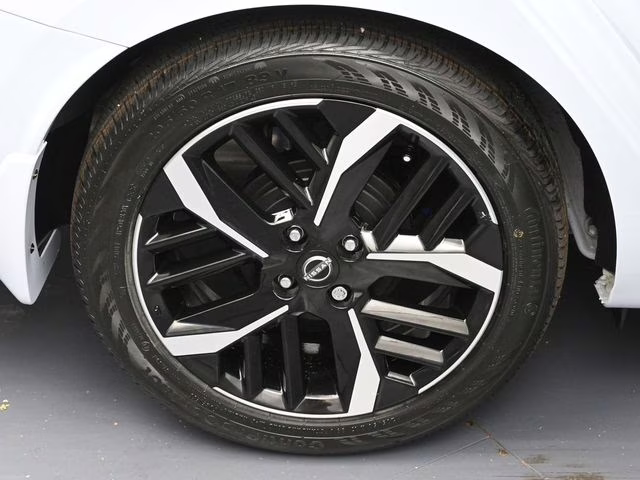 2025 Gray Sky Pearl Nissan Versa 1.6 SR FWD Sedan