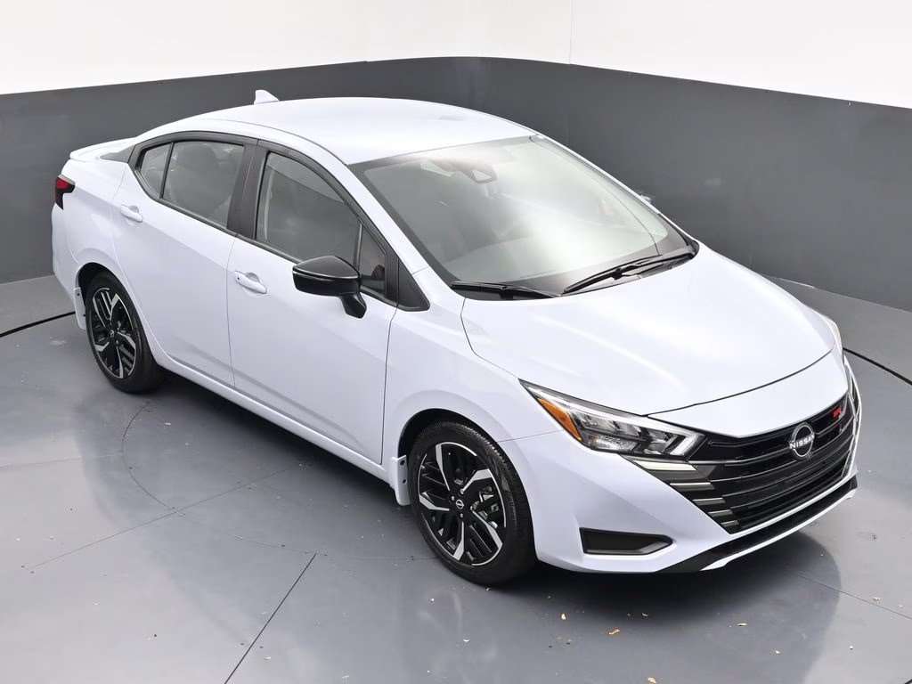 2025 Gray Sky Pearl Nissan Versa 1.6 SR FWD Sedan