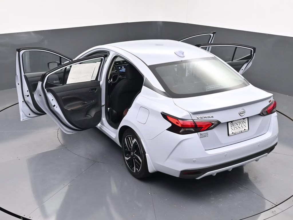 2025 Gray Sky Pearl Nissan Versa 1.6 SR FWD Sedan