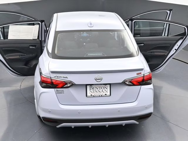 2025 Gray Sky Pearl Nissan Versa 1.6 SR FWD Sedan