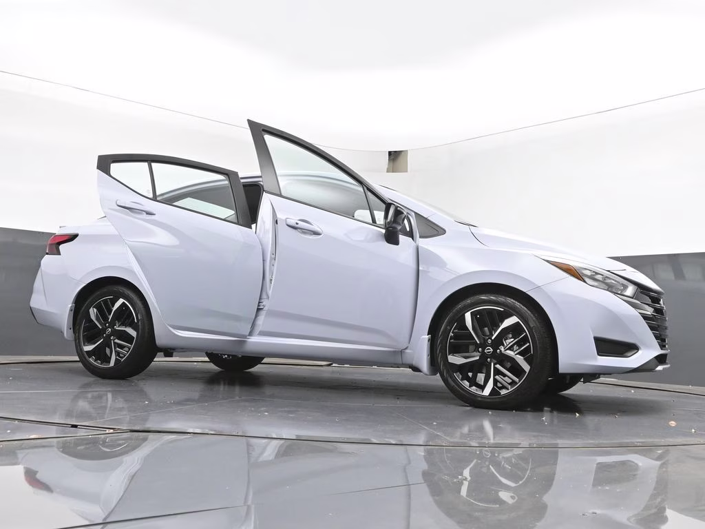 2025 Gray Sky Pearl Nissan Versa 1.6 SR FWD Sedan