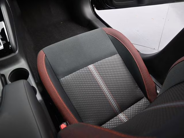 2025 Super Black Metallic Nissan Versa 1.6 SR FWD Sedan