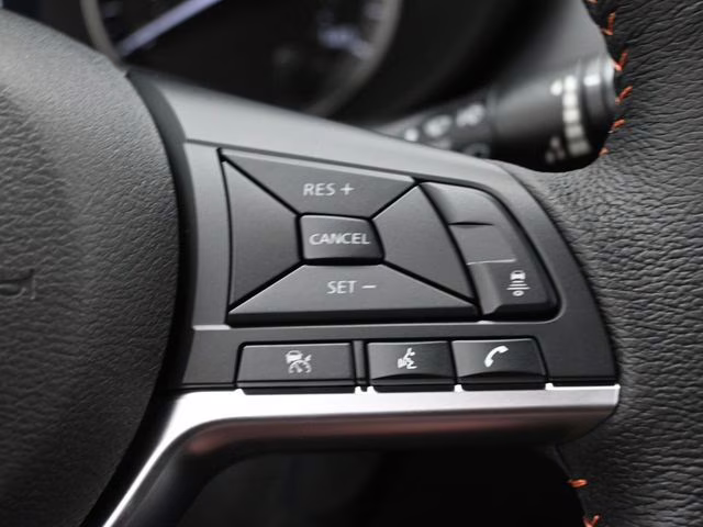 2025 Super Black Metallic Nissan Versa 1.6 SR FWD Sedan