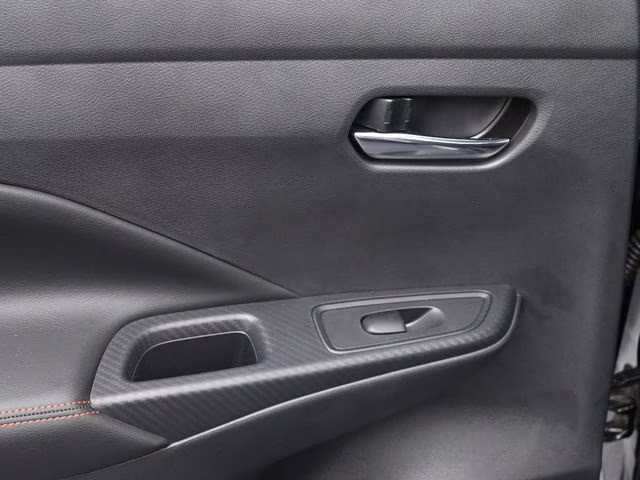 2025 Super Black Metallic Nissan Versa 1.6 SR FWD Sedan