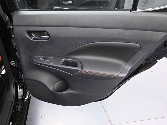 2025 Super Black Metallic Nissan Versa 1.6 SR FWD Sedan