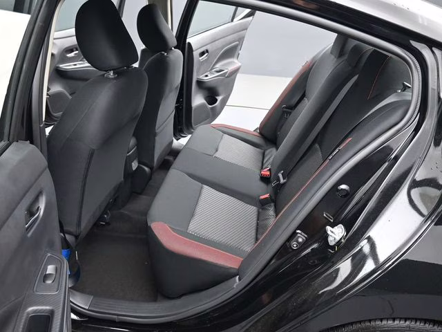 2025 Super Black Metallic Nissan Versa 1.6 SR FWD Sedan