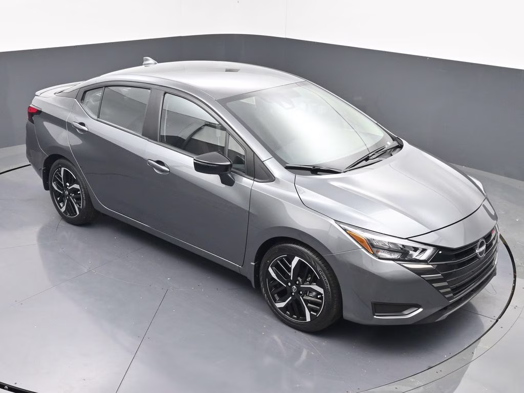 2025 Gun Metallic Nissan Versa 1.6 SR FWD Sedan