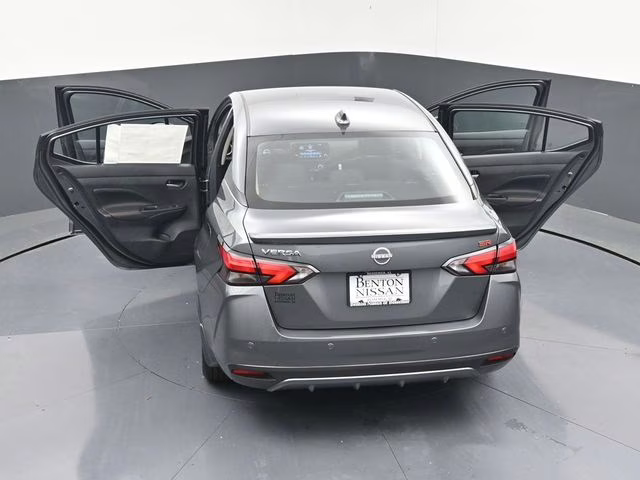 2025 Gun Metallic Nissan Versa 1.6 SR FWD Sedan