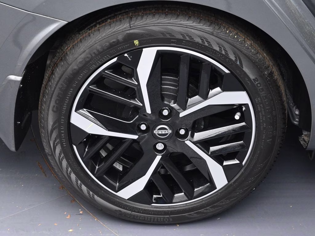 2025 Gun Metallic Nissan Versa 1.6 SR FWD Sedan