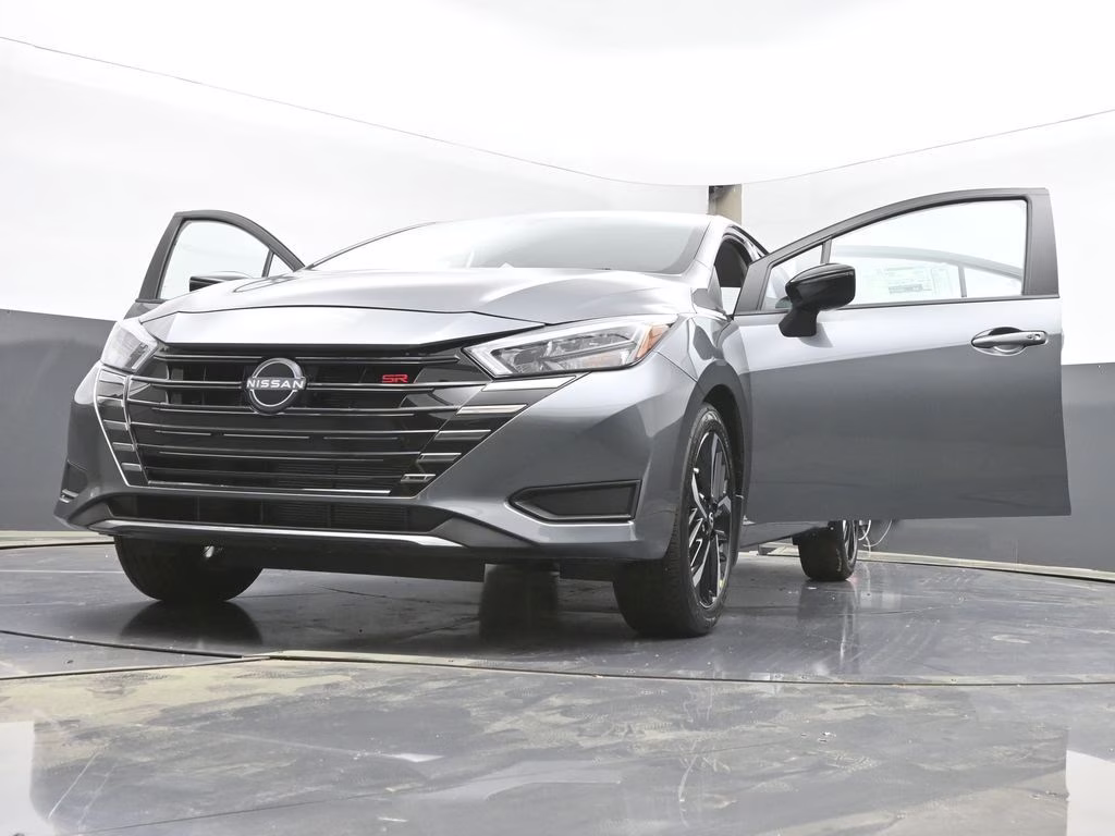 2025 Gun Metallic Nissan Versa 1.6 SR FWD Sedan