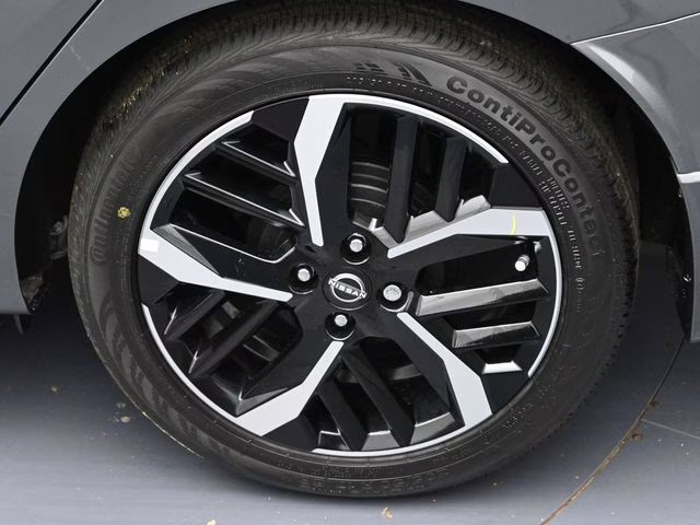 2025 Gun Metallic Nissan Versa 1.6 SR FWD Sedan