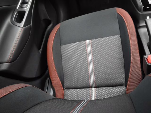 2025 Scarlet Ember Tintcoat Nissan Versa 1.6 SR FWD Sedan