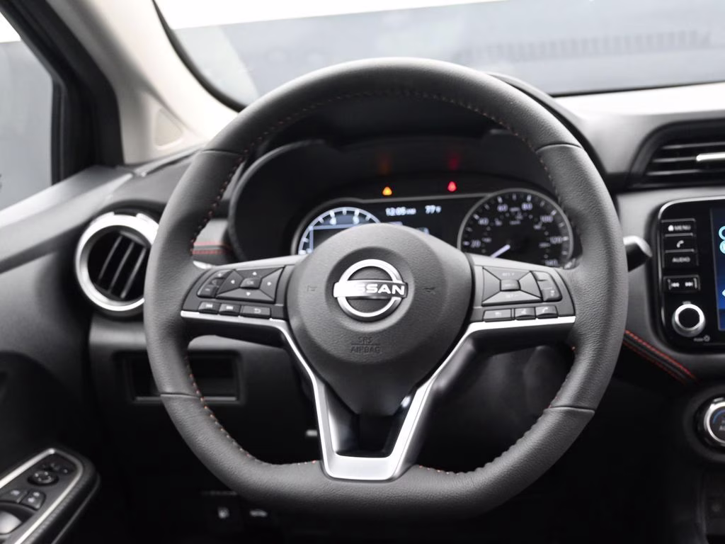2025 Super Black Metallic Nissan Versa 1.6 SR FWD Sedan