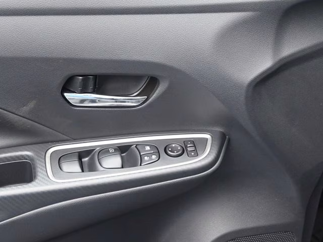 2025 Super Black Metallic Nissan Versa 1.6 SR FWD Sedan