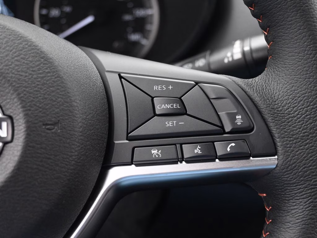 2025 Super Black Metallic Nissan Versa 1.6 SR FWD Sedan