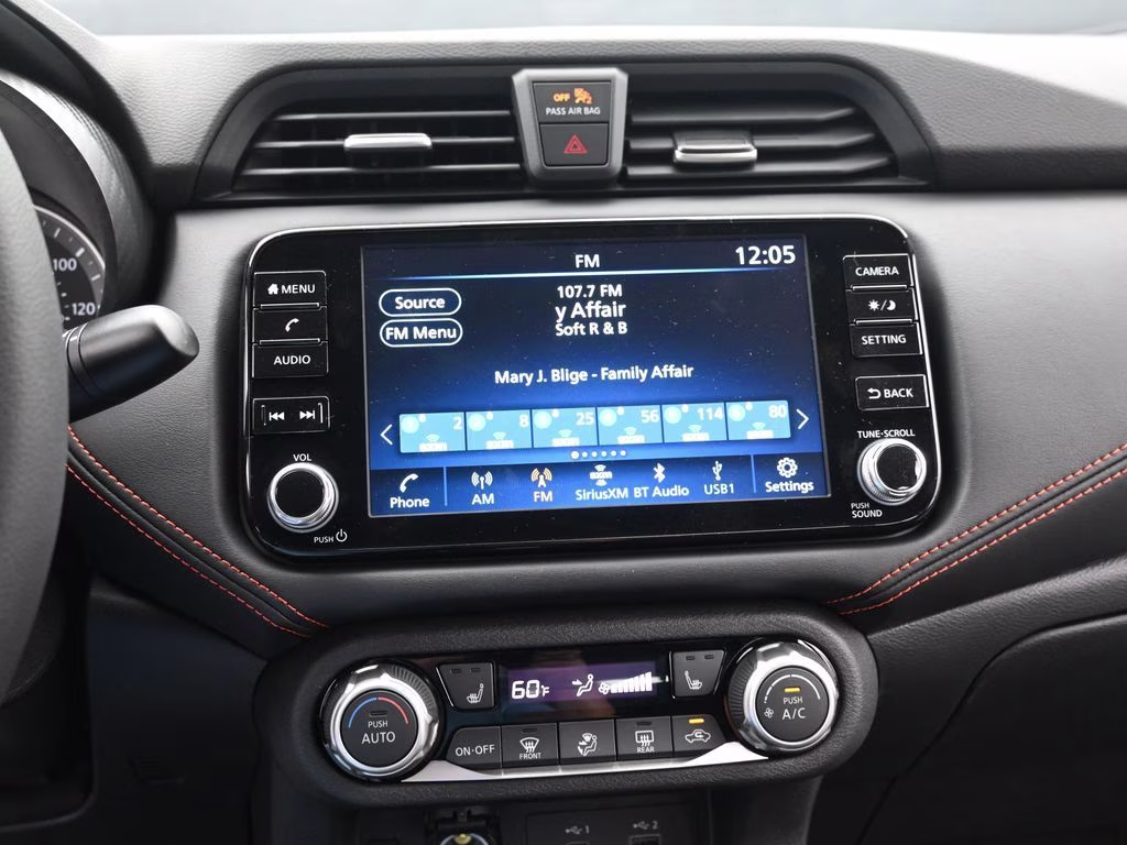 2025 Super Black Metallic Nissan Versa 1.6 SR FWD Sedan