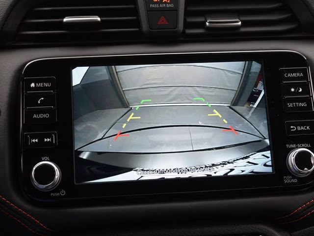 2025 Super Black Metallic Nissan Versa 1.6 SR FWD Sedan