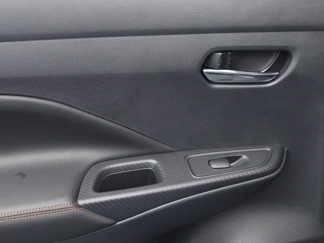 2025 Super Black Metallic Nissan Versa 1.6 SR FWD Sedan