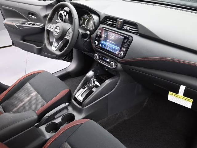 2025 Super Black Metallic Nissan Versa 1.6 SR FWD Sedan