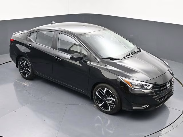 2025 Super Black Metallic Nissan Versa 1.6 SR FWD Sedan
