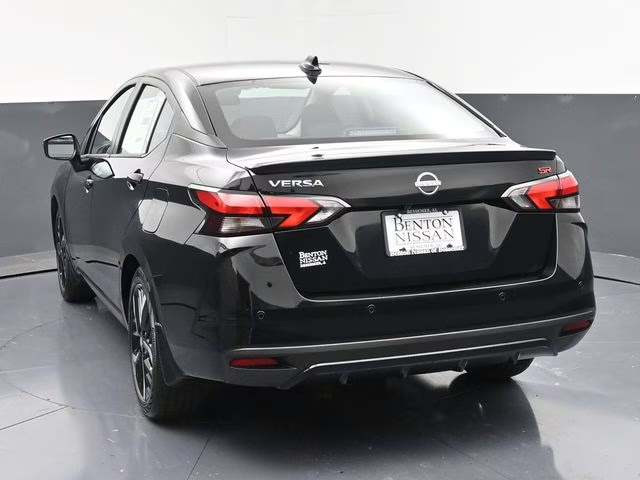2025 Super Black Metallic Nissan Versa 1.6 SR FWD Sedan
