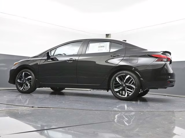 2025 Super Black Metallic Nissan Versa 1.6 SR FWD Sedan
