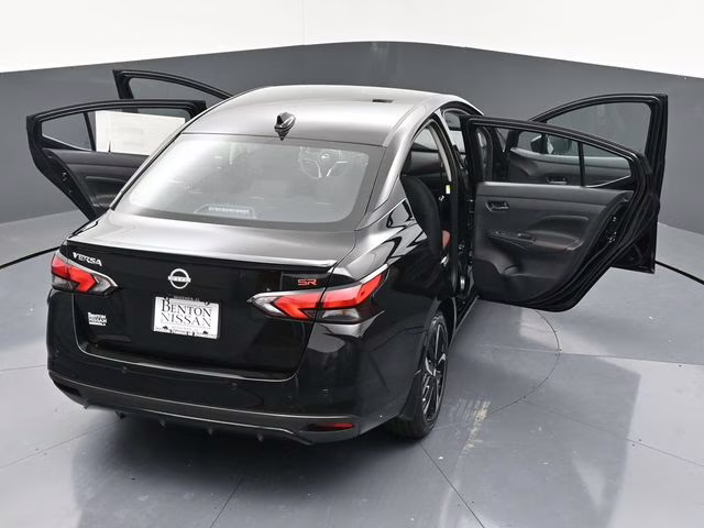 2025 Super Black Metallic Nissan Versa 1.6 SR FWD Sedan