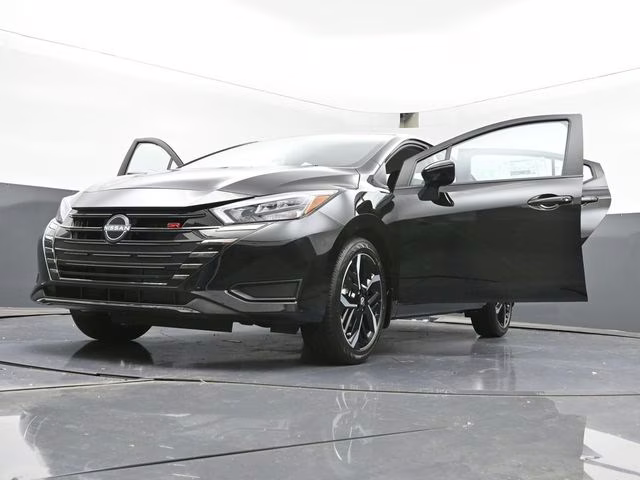 2025 Super Black Metallic Nissan Versa 1.6 SR FWD Sedan