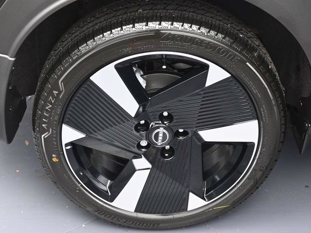 2026 Super Black Nissan Kicks SR FWD SUV