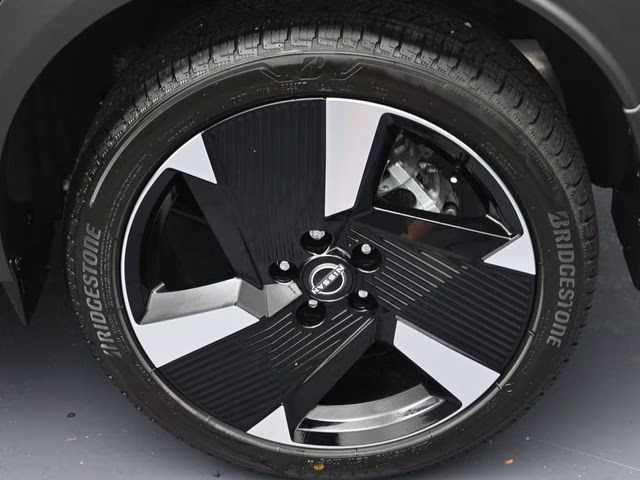 2026 Super Black Nissan Kicks SR FWD SUV