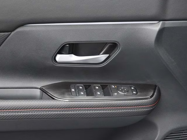 2026 Aspen White Tricoat Nissan Kicks SR FWD SUV