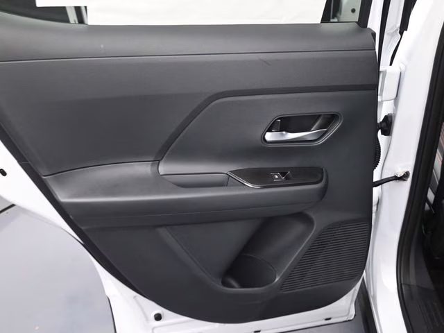 2026 Aspen White Tricoat Nissan Kicks SR FWD SUV