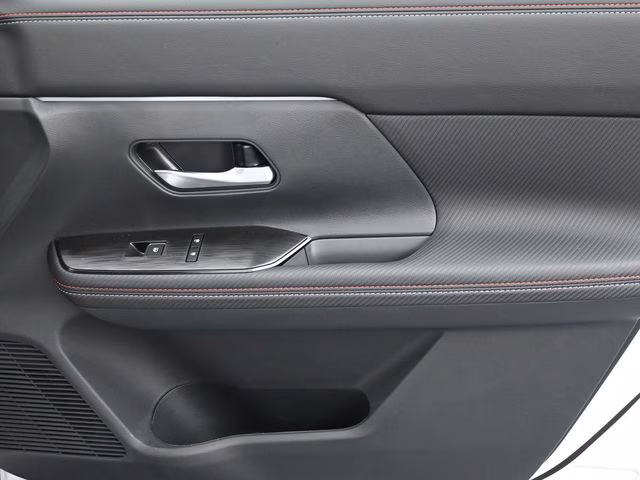 2026 Aspen White Tricoat Nissan Kicks SR FWD SUV